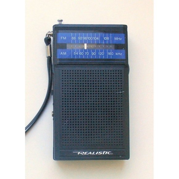 Realistic Vintage 70-80's Portable AM/FM Transistor Radio - Picture 5 of 5